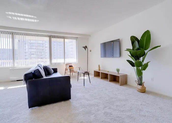 Sensational & Modern Apartment At Crystal City