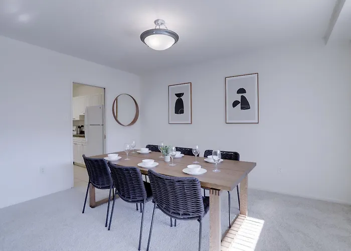 Sensational & Modern Apartment At Crystal City