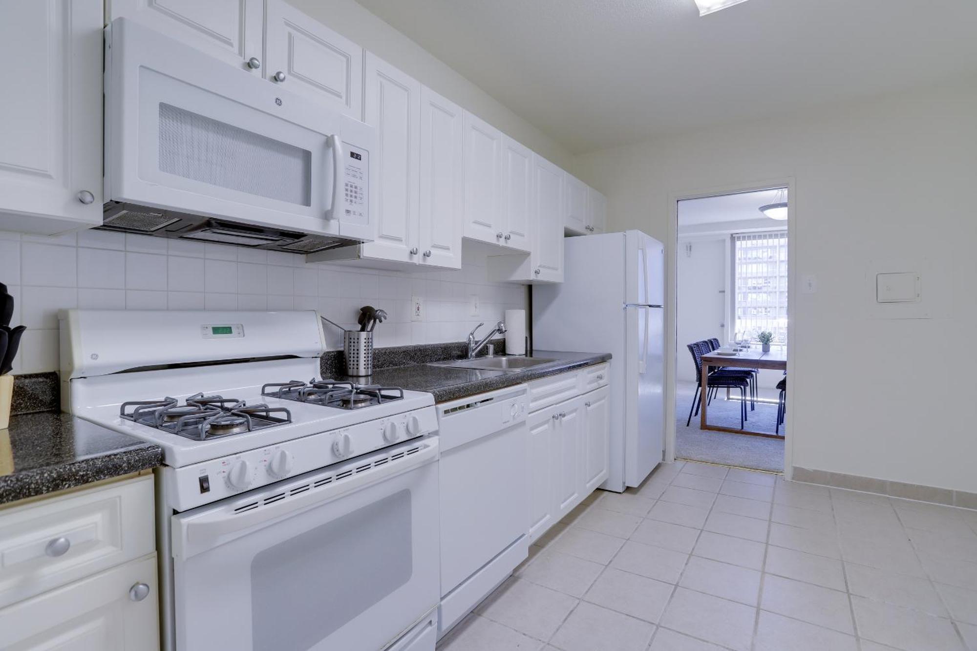 Apartment Sensational & Modern At Crystal Arlington