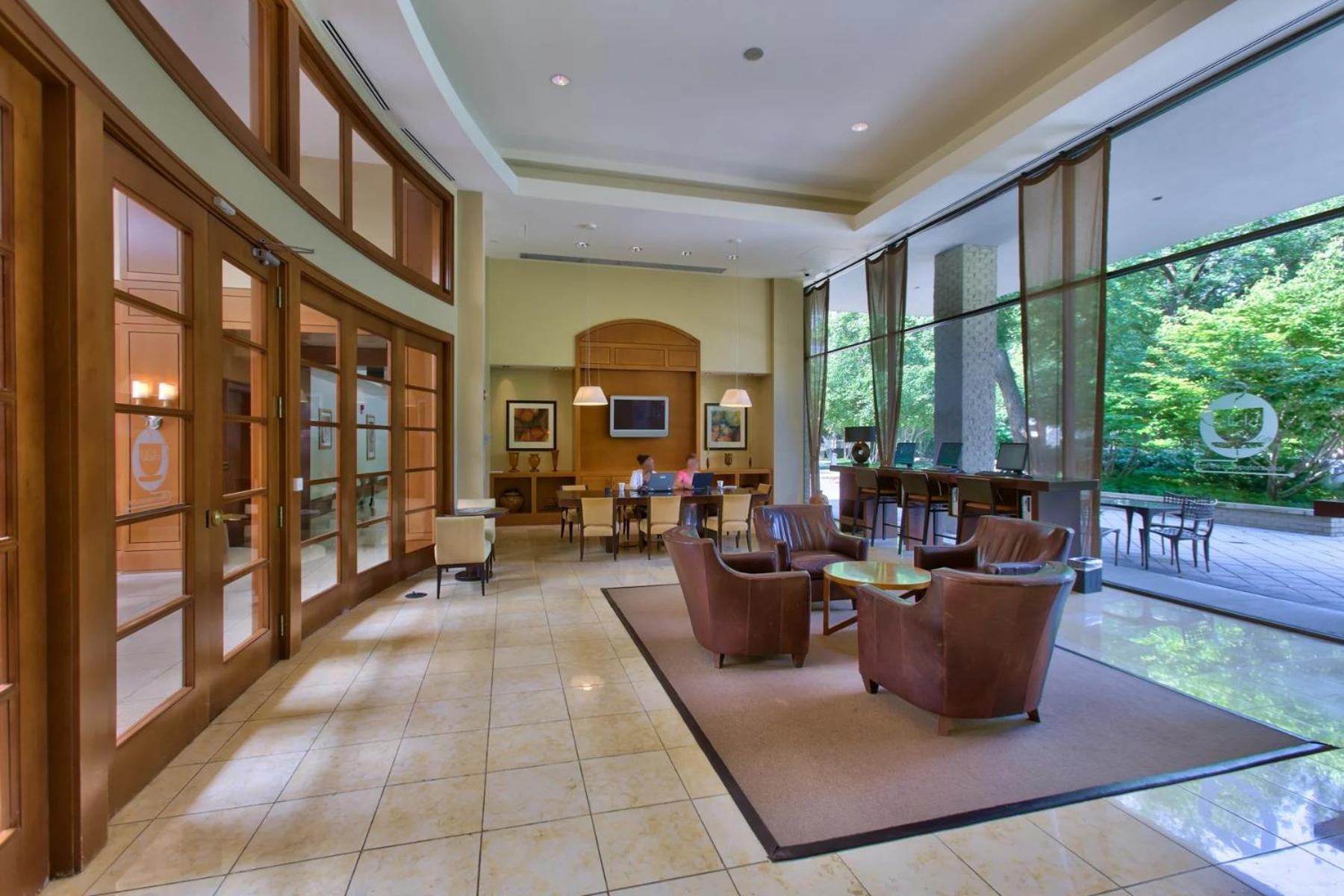 Sensational & Modern At Crystal Apartment *