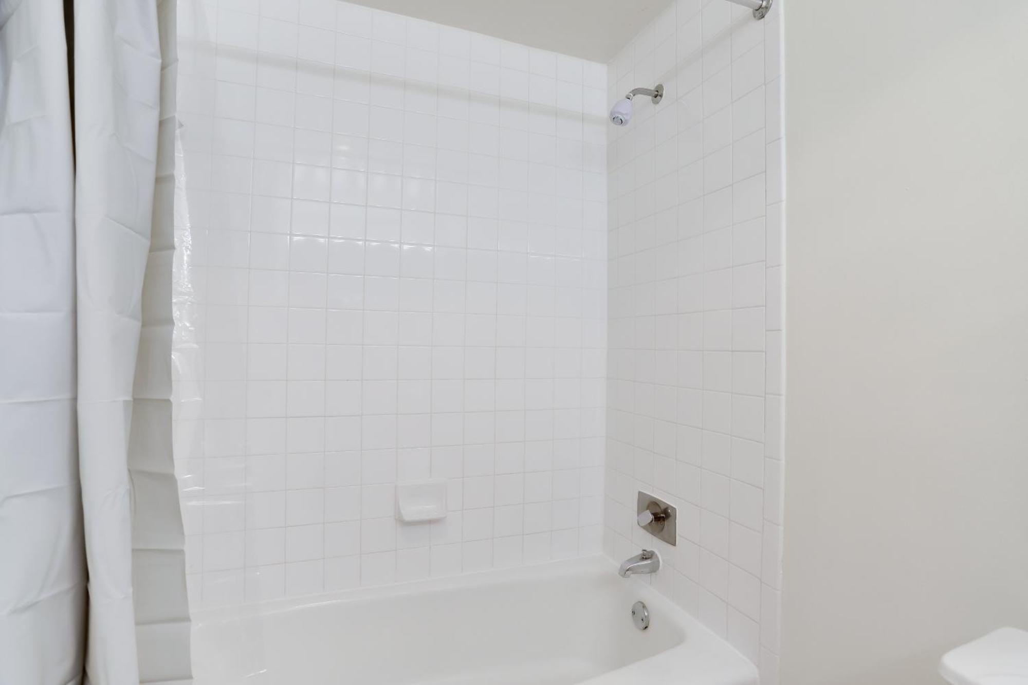Sensational & Modern At Crystal Apartment *