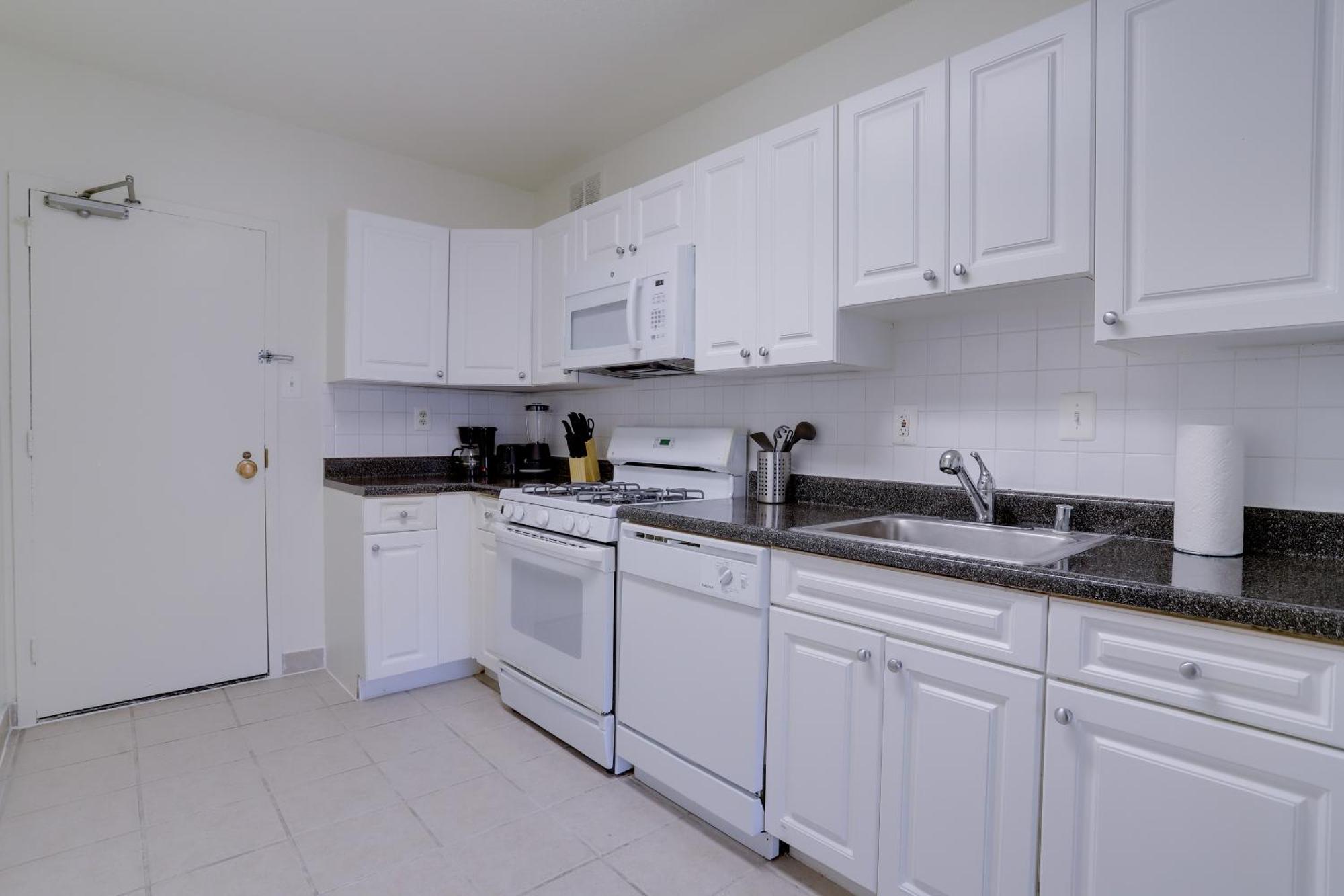 Apartment Sensational & Modern At Crystal