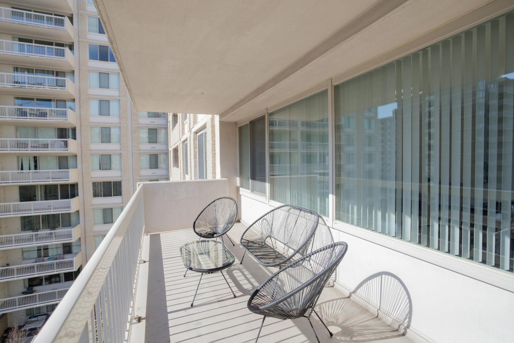 Apartment Sensational & Modern At Crystal *