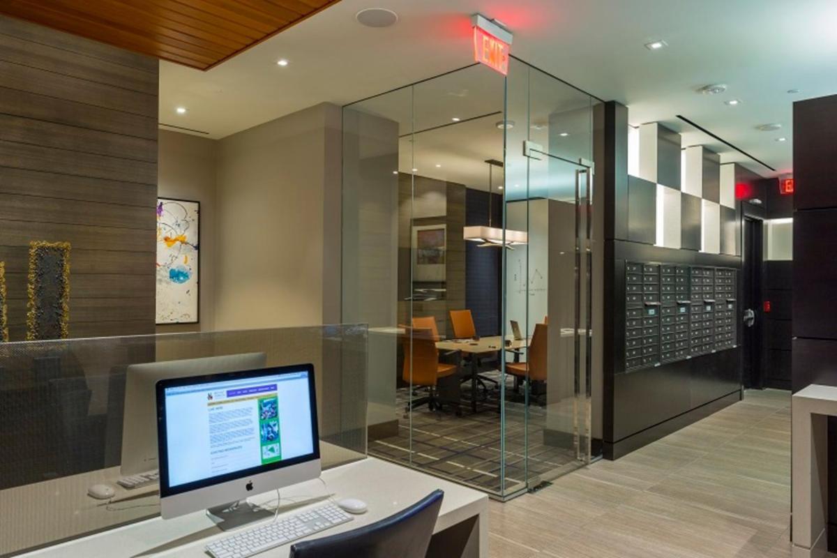 Sensational & Modern At Crystal Apartment *